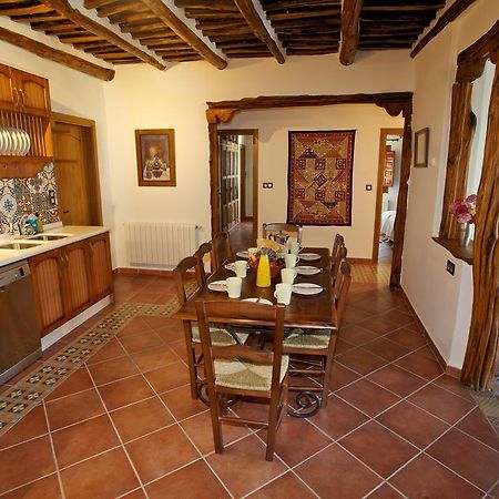 Casa Carole - 3 Bedroom Luxury Apartment Bubión الغرفة الصورة