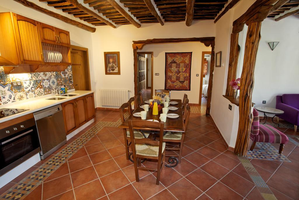 Casa Carole - 3 Bedroom Luxury Apartment Bubión الغرفة الصورة